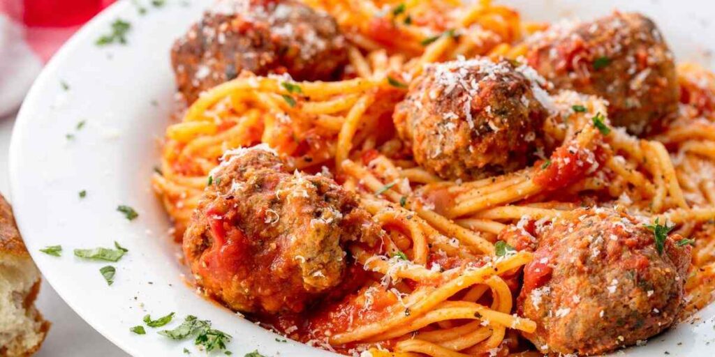 Pasta with Tomato Sauce and Meatballs